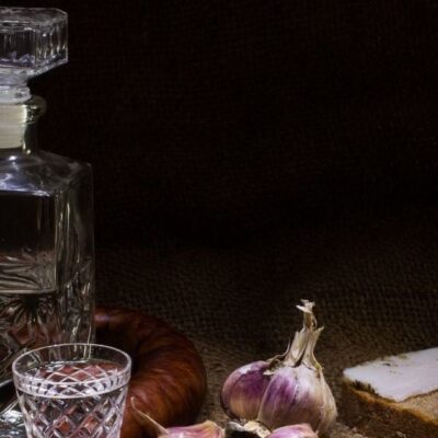 С чем нельзя пить водку: правила, которые сохранят ваше здоровье