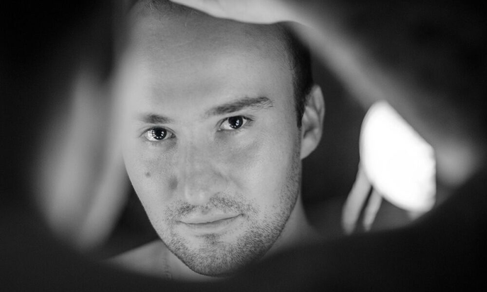 Почему мы разговариваем сами с собой: психолог объясняет секреты интровертов