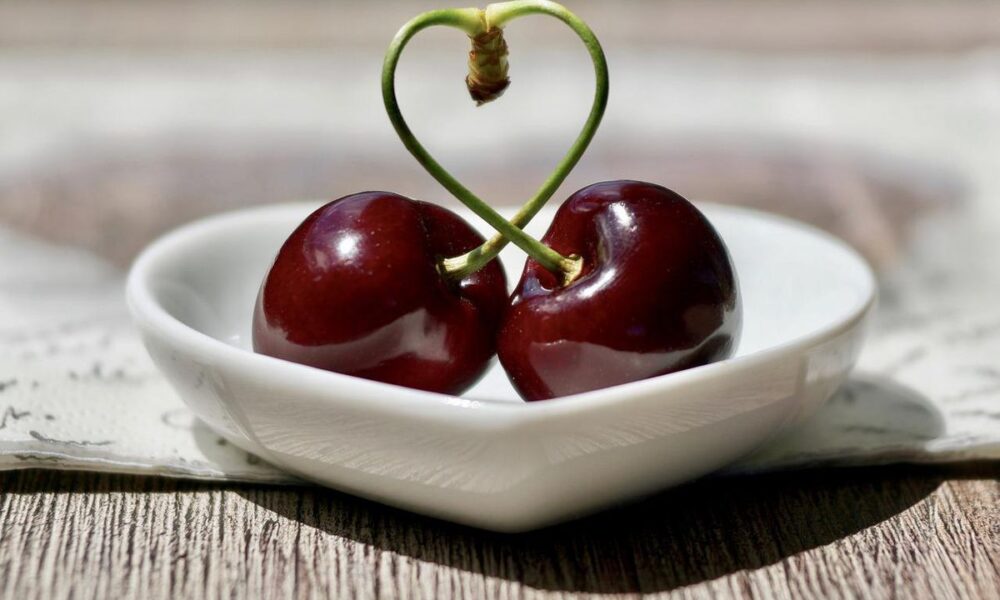 Народные приметы о вишне, черешне и других дарах природы: что они означают для дома и семьи