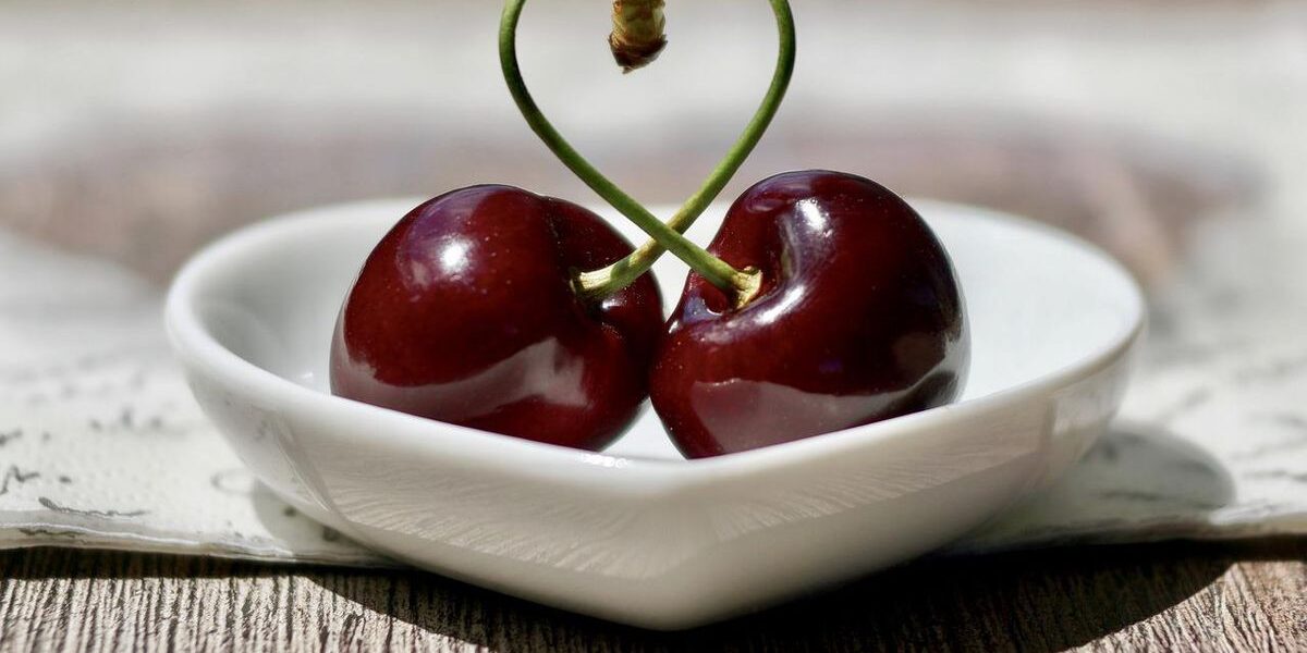 Народные приметы о вишне, черешне и других дарах природы: что они означают для дома и семьи