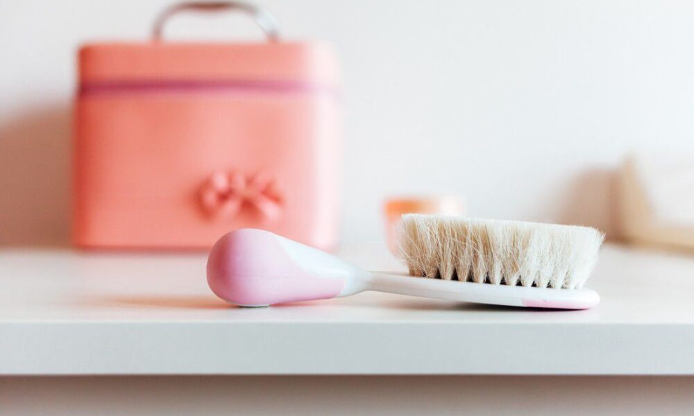 Как часто менять расческу: секреты звезд и советы экспертов