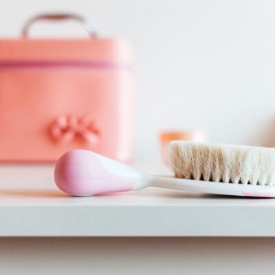 Как часто менять расческу: секреты звезд и советы экспертов