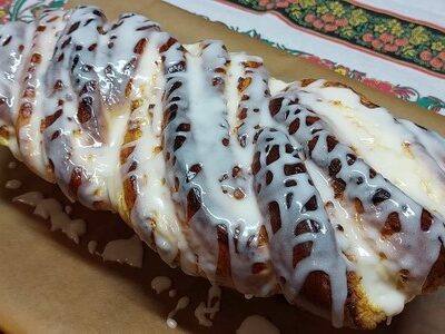 Нежная творожная выпечка с цитрусовой глазурью: рецепт для идеального завтрака