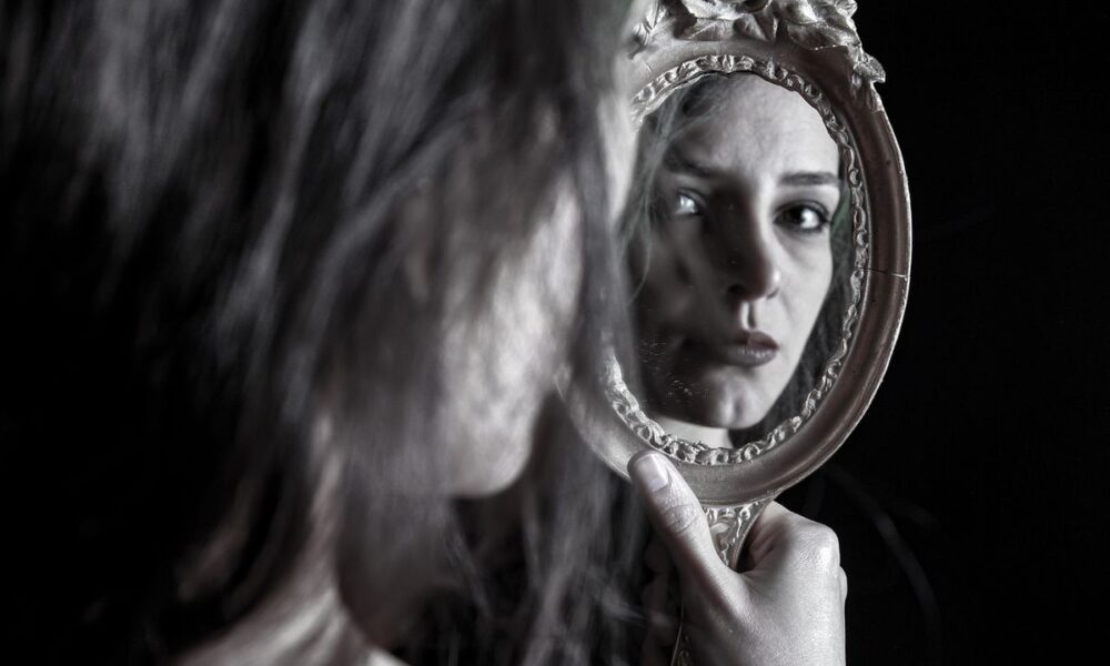 5 грубых ошибок в уходе за кожей, которые ускоряют старение и обвисание