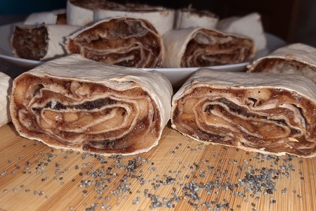 Яблочно-маковый рулет из лаваша: простой и вкусный десерт