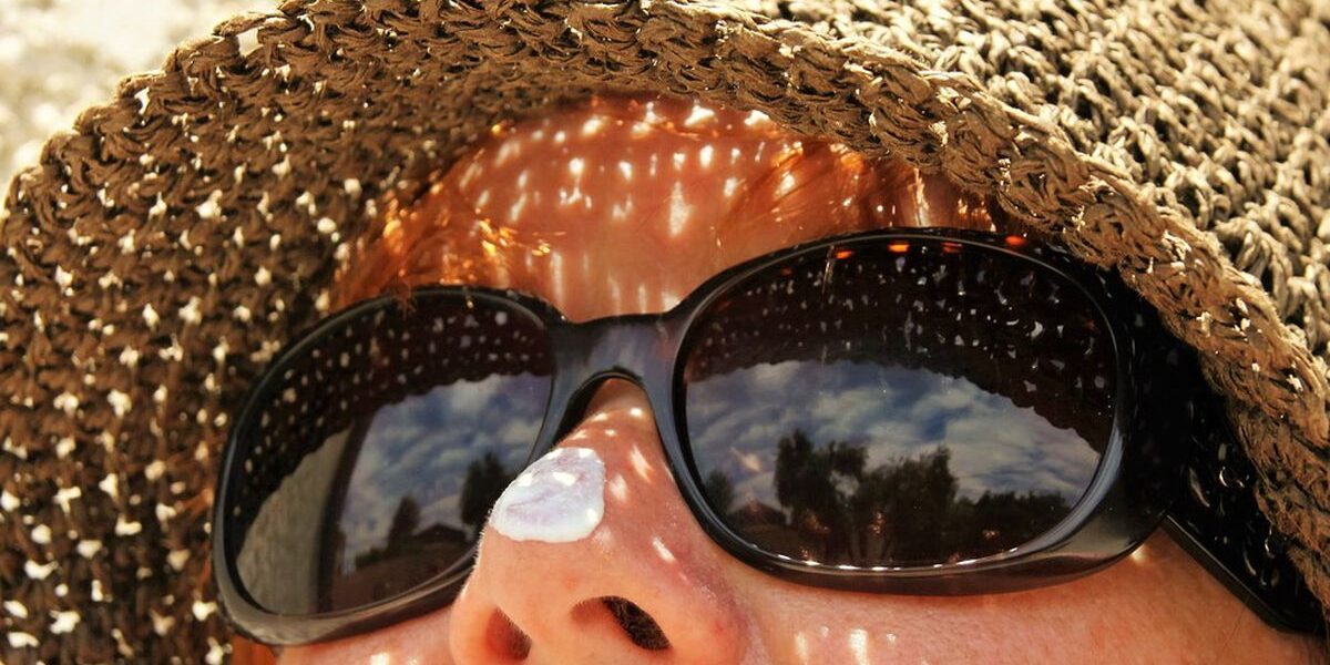 ТОП-5 ошибок в использовании солнцезащитного крема, которые допускают даже звезды