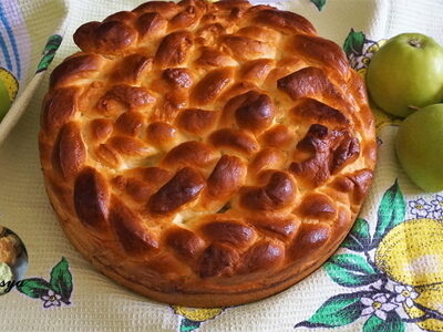 Нежный яблочный пирог: простой рецепт для уютного чаепития