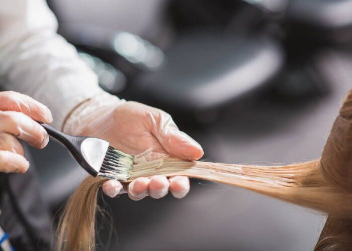 Как окрашивание волос влияет на их здоровье и состояние