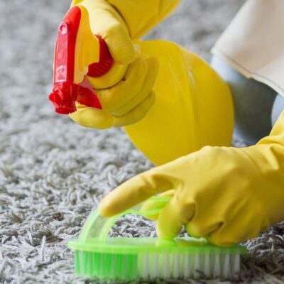 Секрет идеального ковра: простой способ вернуть ему первозданный вид за 10 минут