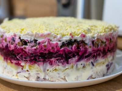 Слоёный салат "Графские забавы": рецепт для особенного случая