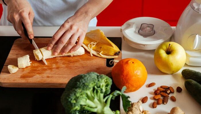 10 продуктов, которых стоит избегать при болезни, чтобы быстрее выздороветь