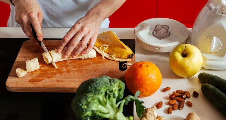 10 продуктов, которых стоит избегать при болезни, чтобы быстрее выздороветь