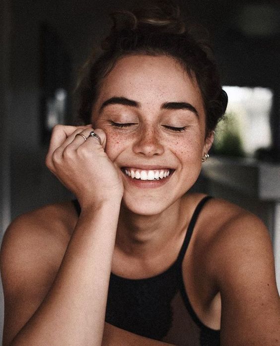 Улыбка и открытость: как стать увереннее и привлекательнее