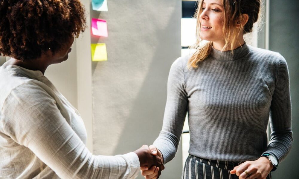 Как перестать стесняться и говорить о своих достижениях: секреты уверенности для женщин