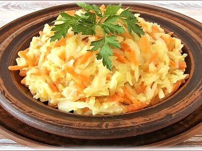 Нежное овощное рагу: тушеная капуста с морковью в молоке