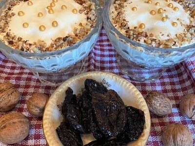 Легкий сметанный десерт: рецепт с черносливом и орехами для идеального угощения