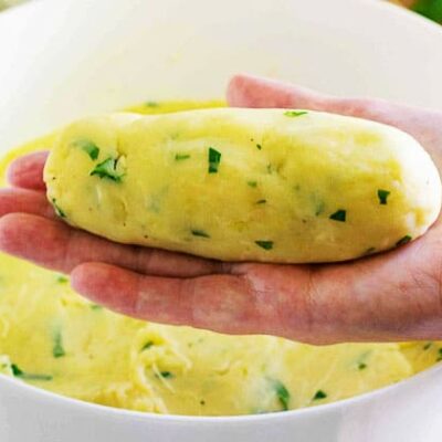 Сытный ужин из картофеля и сосисок: готовим, пока не закончится картошка