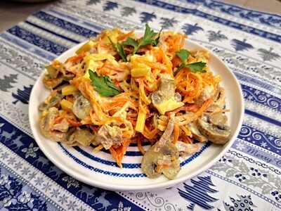 Салат с мясом и корейской морковью: легкий и вкусный рецепт для ужина
