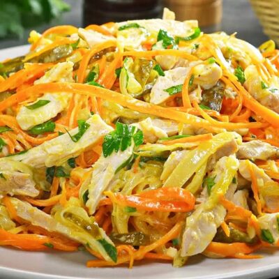 Салат "Вечерний": легкий и вкусный ужин, который готовится быстро