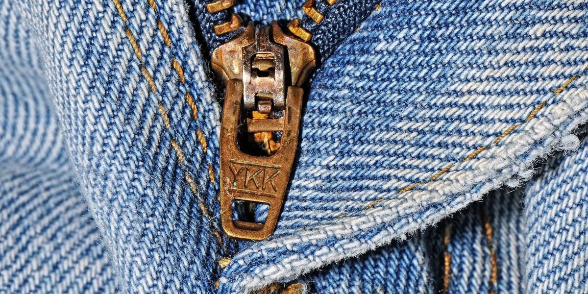 Маркировка YKK на молниях: секреты производителя и история значка