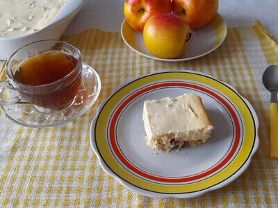 Нежное творожное чудо: запеканка с яблоками и изюмом для идеального завтрака