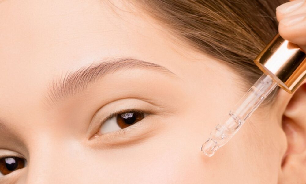 Почему после сыворотки обязательно нужен крем: секреты ухода за кожей