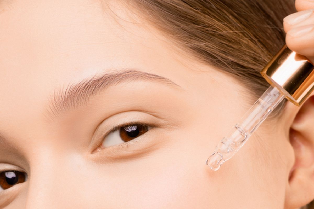 Почему после сыворотки обязательно нужен крем: секреты ухода за кожей