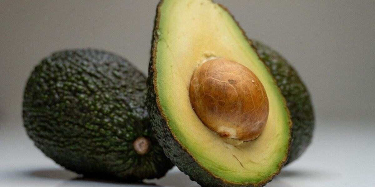 Как ускорить созревание авокадо: быстрый лайфхак за 10 минут
