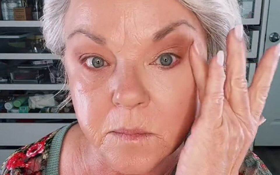 Секрет молодости: как визажист поможет стереть 10 лет с вашего лица