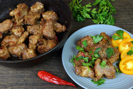 Нежная свинина в ароматном соево-имбирном маринаде: простой рецепт для ужина