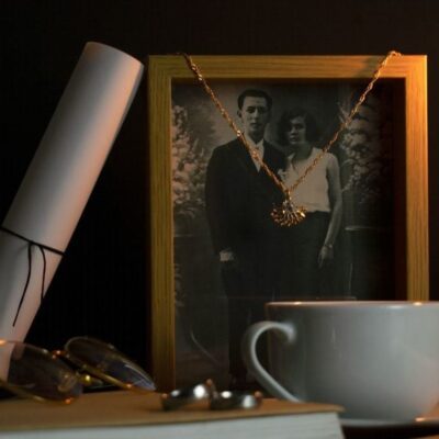 Традиции и суеверия: зачем ставят воду и хлеб после похорон и что об этом думает церковь