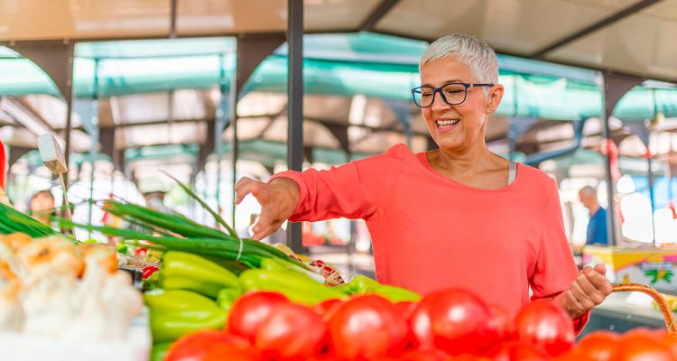 Продукты, которые стоит ограничить после 50 для женского здоровья