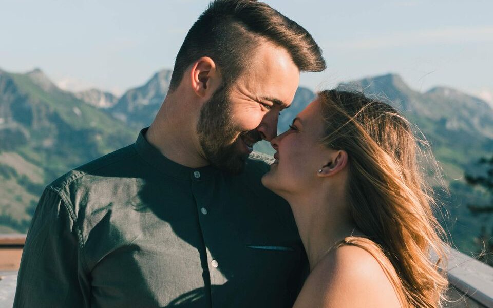 Здоровая привязанность или зависимость: как понять свои чувства