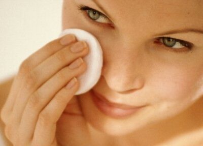 Уход за кожей во время месячных: секреты и советы