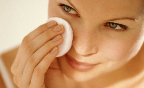 Уход за кожей во время месячных: секреты и советы