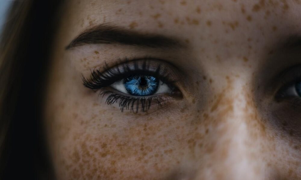 Пышные ресницы: секреты объема без эффекта тяжести