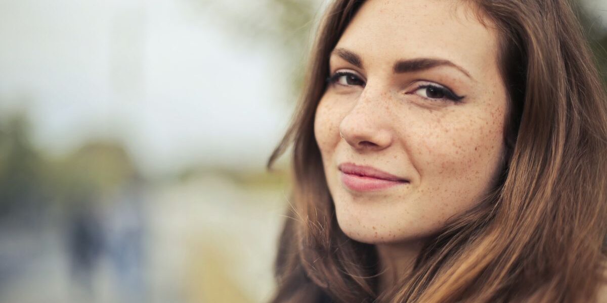 Как знаменитости избегают пигментных пятен: секреты безупречной кожи