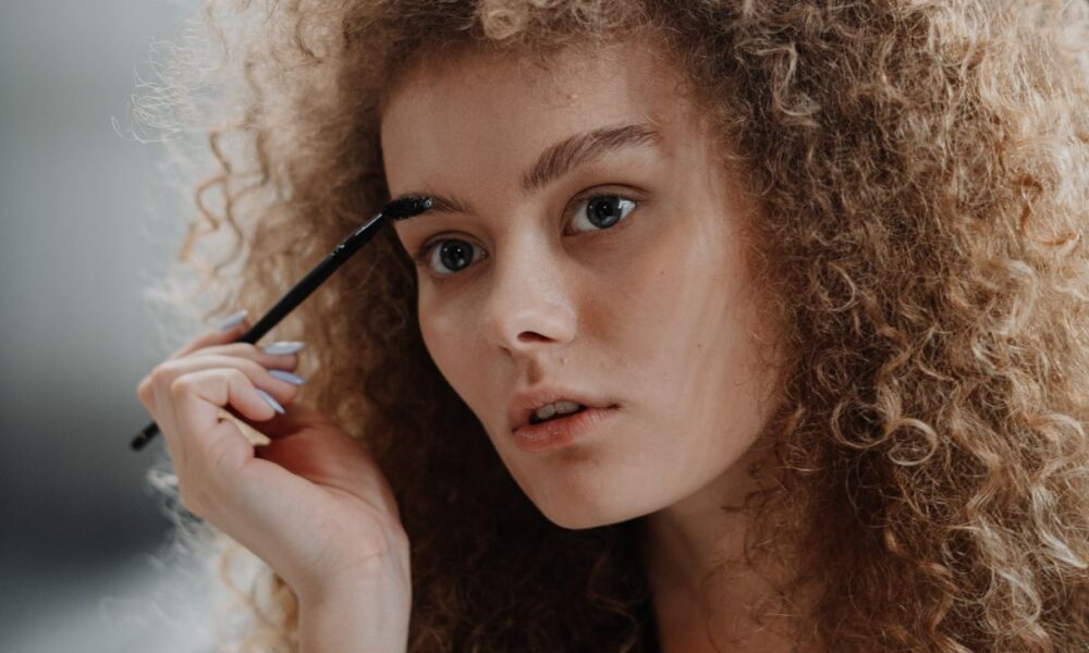 Секреты густых бровей: домашние рецепты и уход как у звезд