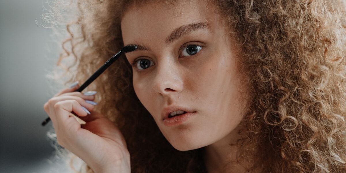 Секреты густых бровей: домашние рецепты и уход как у звезд