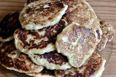 Легкие творожно-кабачковые оладьи: вкусный и полезный рецепт для всей семьи