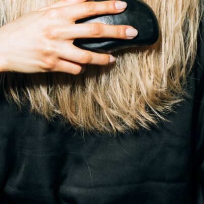 5 ежедневных привычек, провоцирующих выпадение волос: мнение экспертов