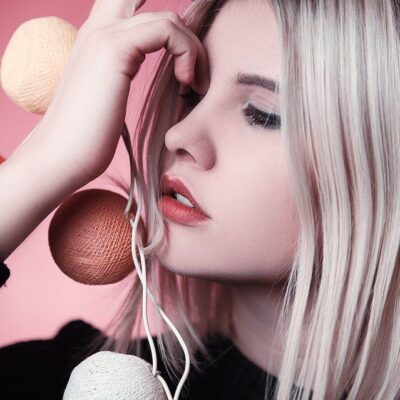 Секреты платинового блонда: как избежать желтизны и сохранить идеальный цвет