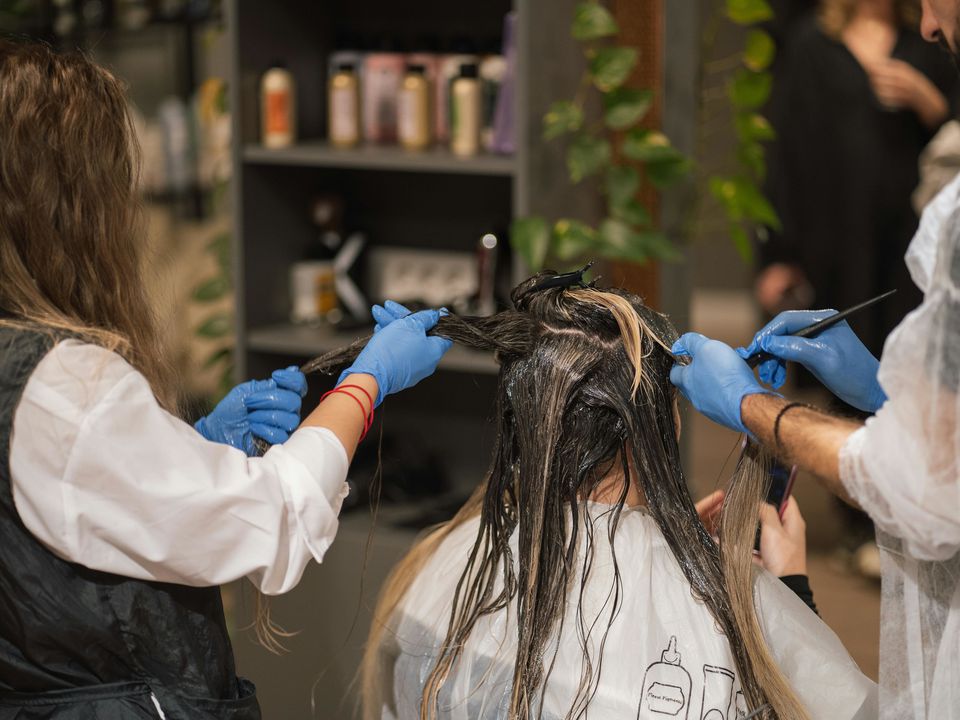 Что нельзя делать после окрашивания волос, чтобы сохранить цвет надолго