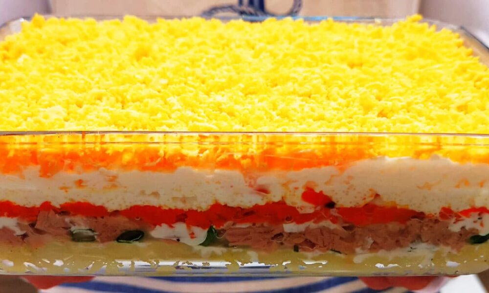 Новый рецепт салата "Мимоза": секретный ингредиент, который удивит всех