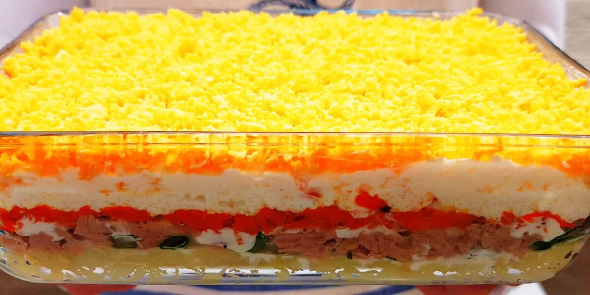 Новый рецепт салата "Мимоза": секретный ингредиент, который удивит всех