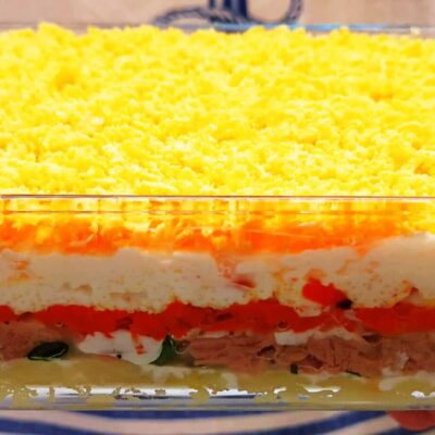 Новый рецепт салата "Мимоза": секретный ингредиент, который удивит всех