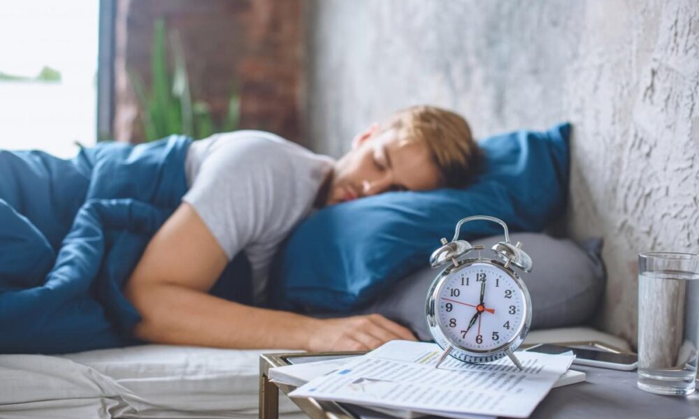 Секреты дневного сна: почему не стоит дремать днем, и как это влияет на женское здоровье