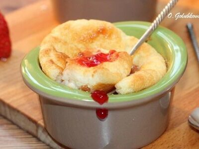 Простой и вкусный ванильный пудинг с фруктовым соусом: рецепт для всей семьи