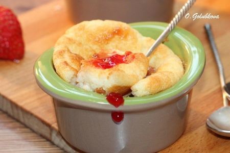 Простой и вкусный ванильный пудинг с фруктовым соусом: рецепт для всей семьи