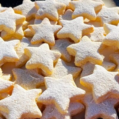 Быстрое печенье к Новому году: 5 минут и гора сладостей для детей по доступной цене